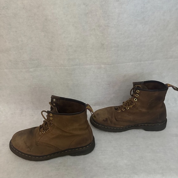 Doc Marten Combat Boots Size 9M Gently worn Air Wair soles = air bubbles in sole - Picture 5 of 7